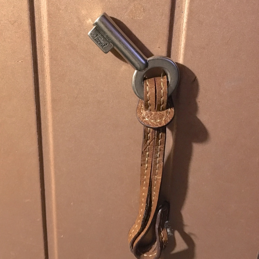 FOSSIL Silver Tone Key CHARM BROWN LEATHER STRAP LOOP Key Fob Bag CHARM